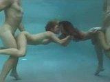 Seks grupowy pod woda