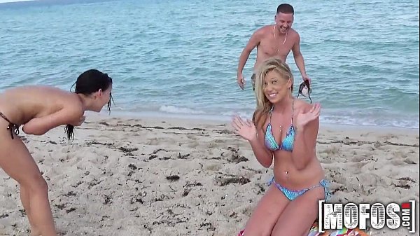 Mofos - Two perfect beach babes have some fun - 8 min HD